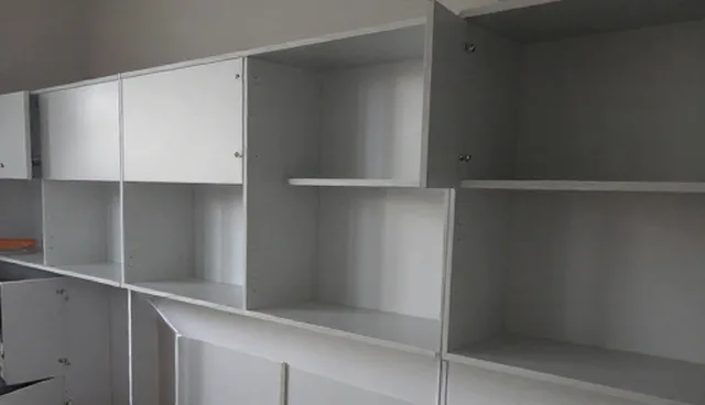 材料供应管理办法如何影响性能与适用条件？